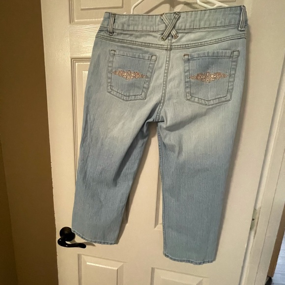 Leo Capri Jeans.  Size 11 - Picture 10 of 15